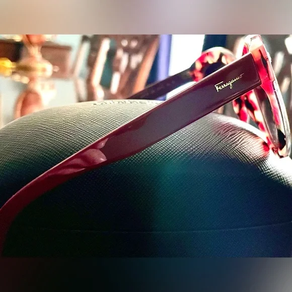 Salvatore Ferragamo Red/Black/Gold Tortoiseshell oversized Sunglasses - Picture 6 of 15